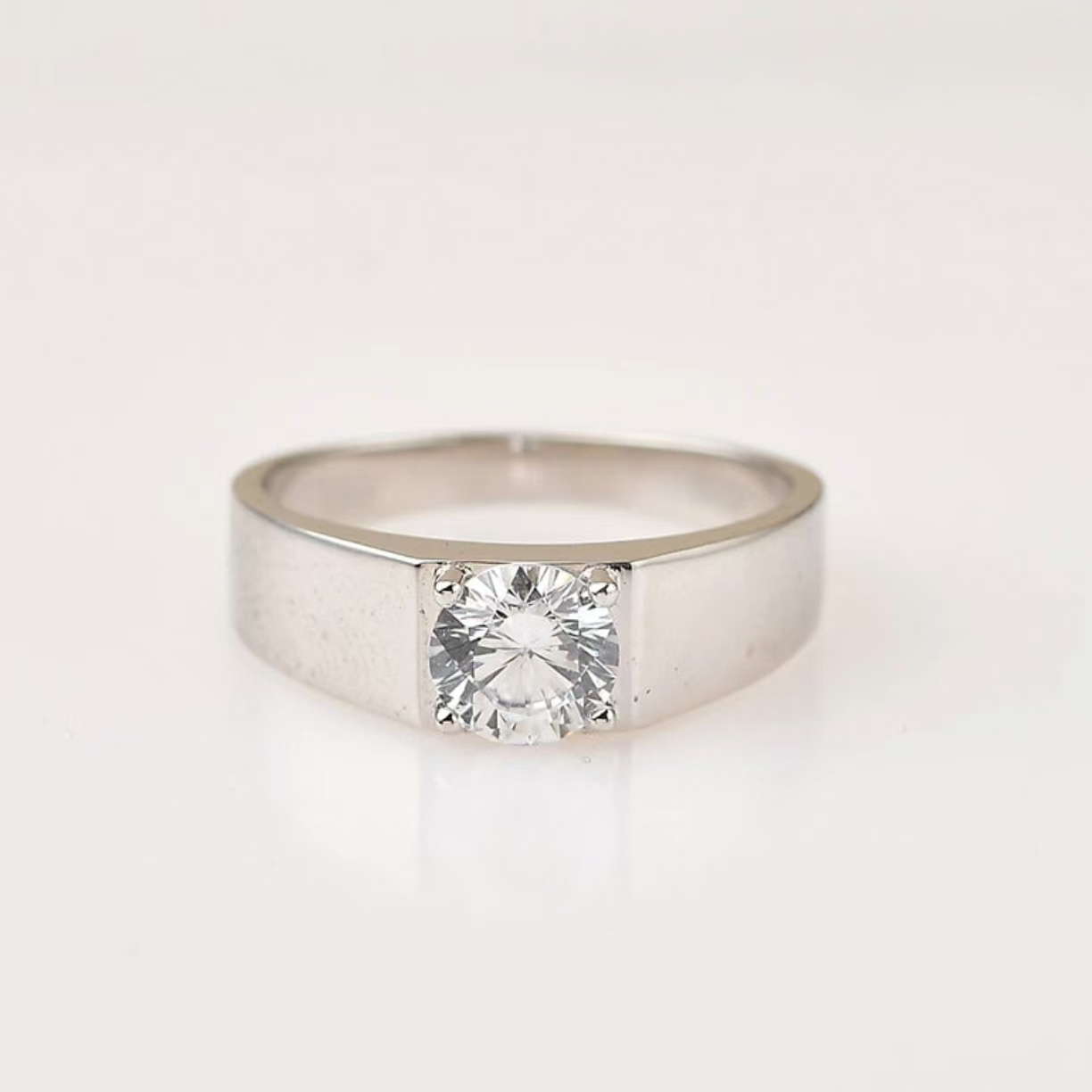 925银莫桑石戒指 光臂男戒