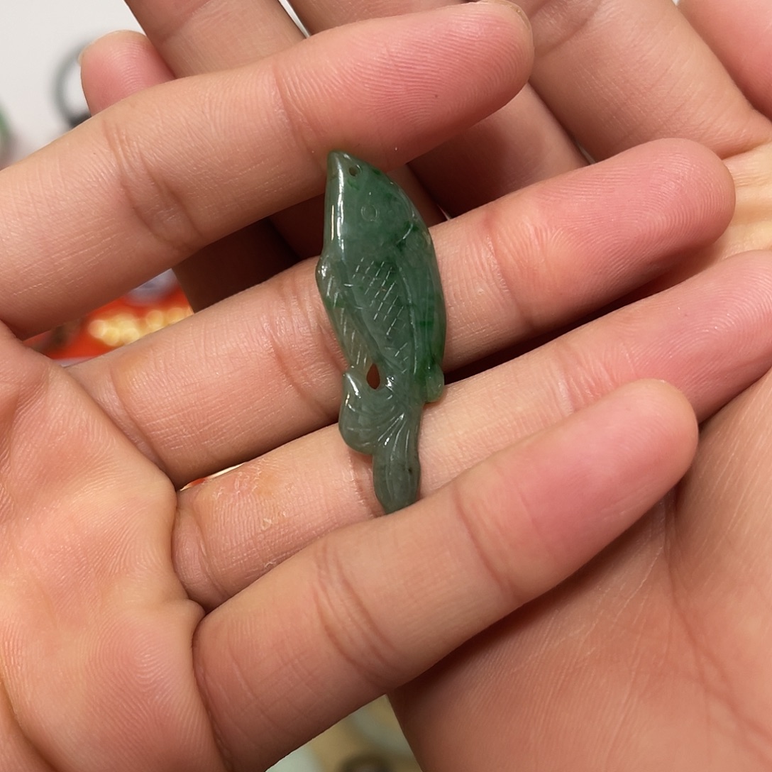 翡翠未镶嵌挂件青花瓷器等传统工艺的