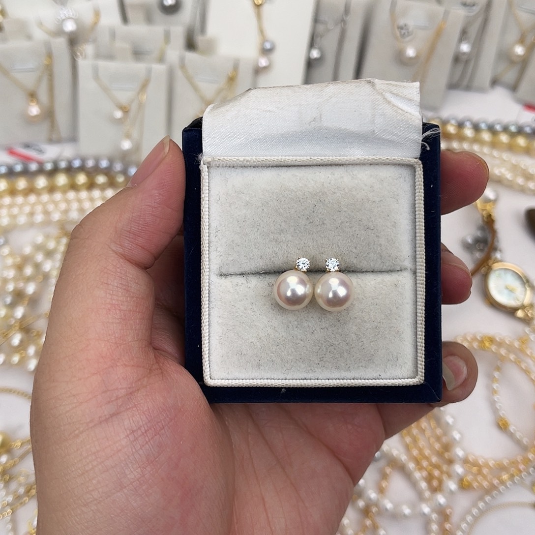 18K金镶嵌海水珍珠耳饰