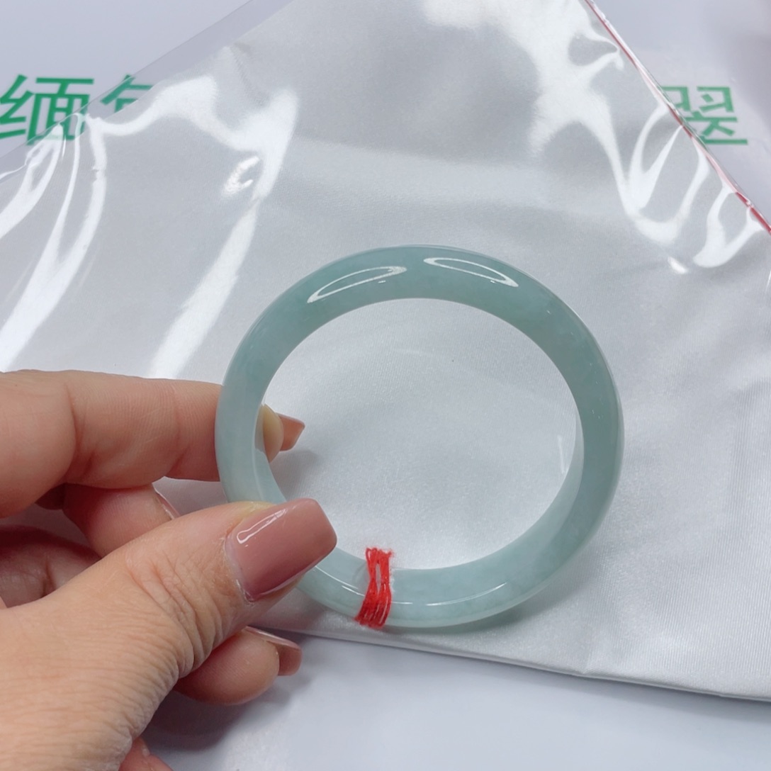 未镶嵌手镯翡翠?*