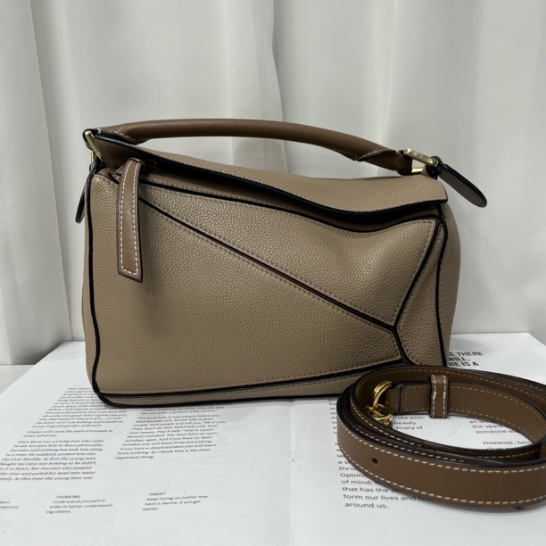 99新 LOEWE/罗意威 Loewe 罗意威 puzzle 沙色几何包