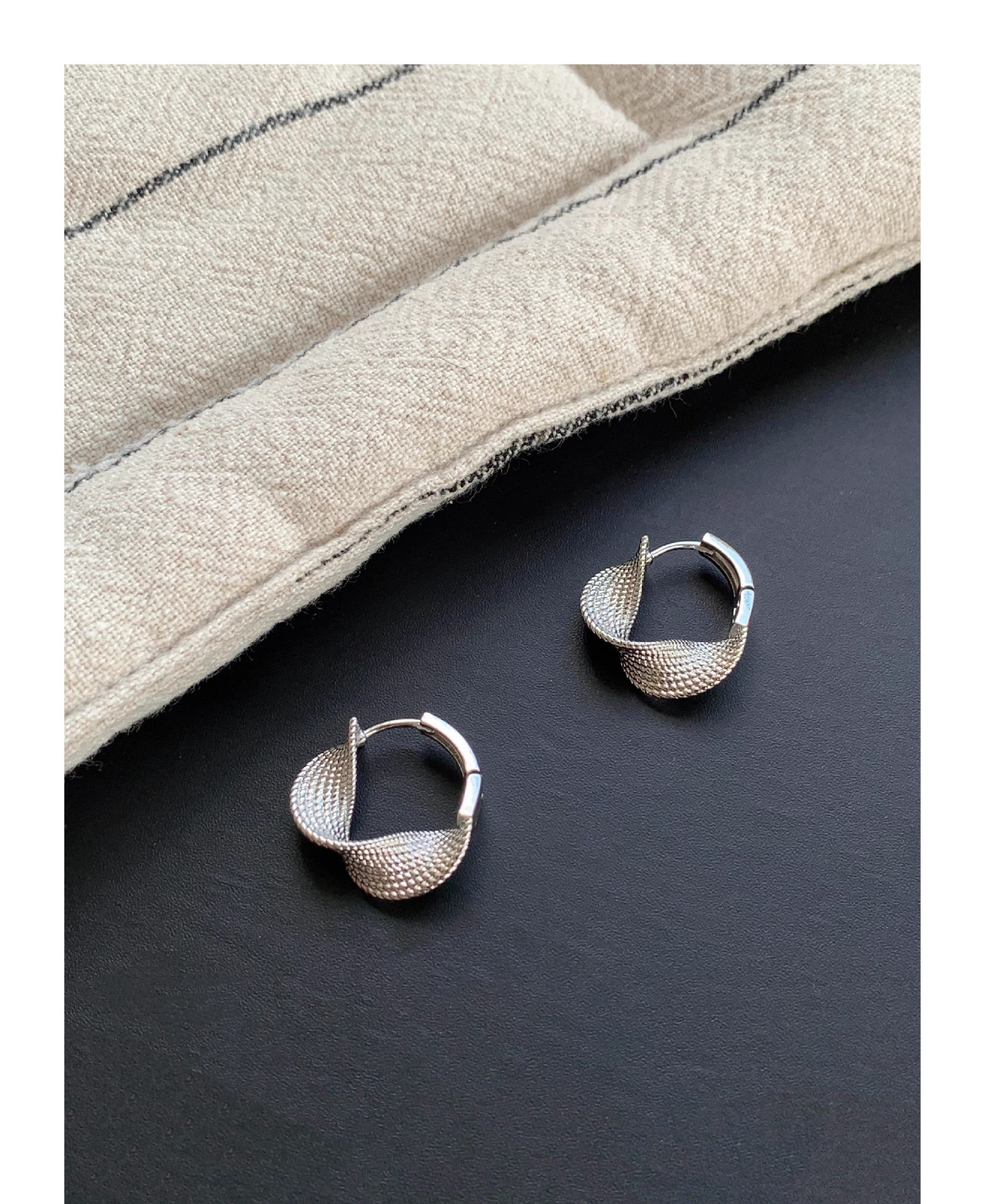 铜合金耳饰 优雅波纹耳环法式复古轻奢个性高品质百搭简约耳圈