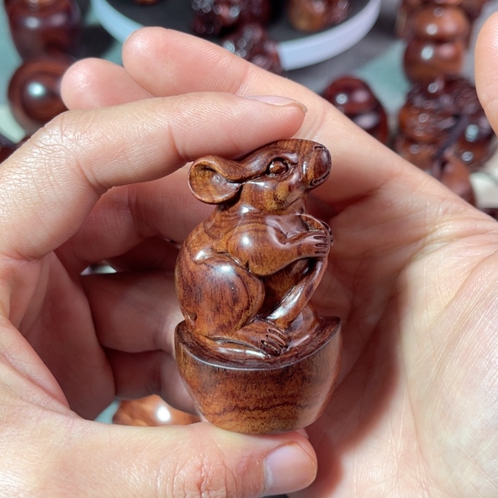 黄花梨/降香黄檀把件鼠来宝