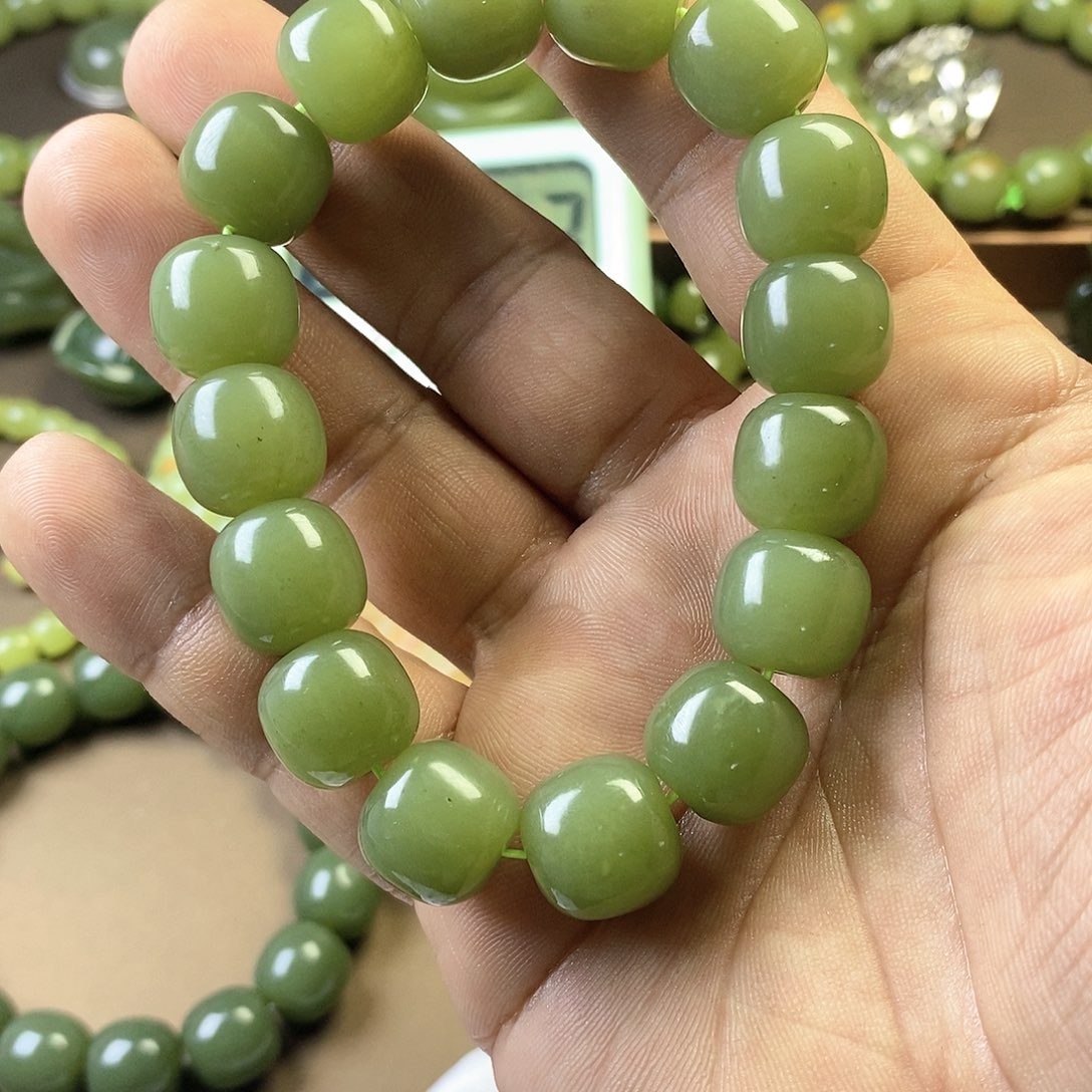 岫岩老玉（透闪石质玉）手链未镶嵌奔***弟