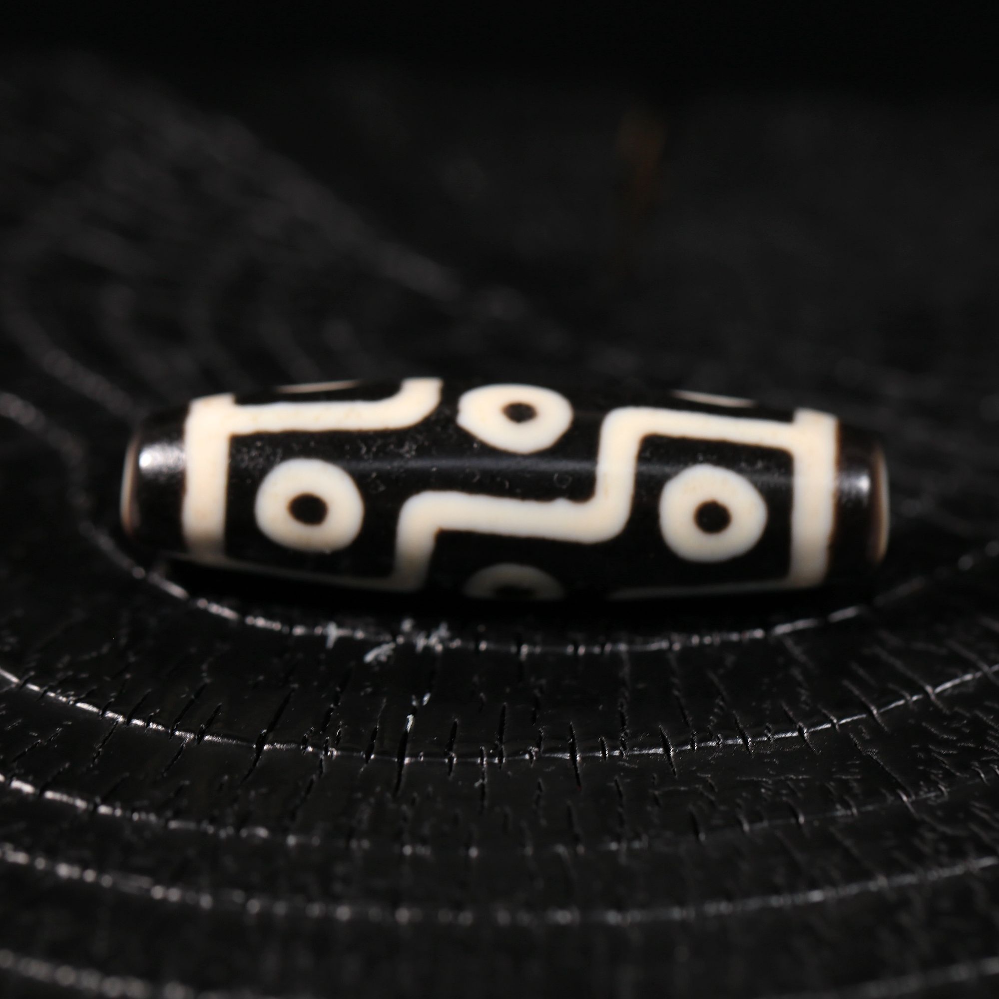 甜珠阁【聚缘古法】折线九眼黑白一代老台湾天珠复古藏风情侣锁骨链