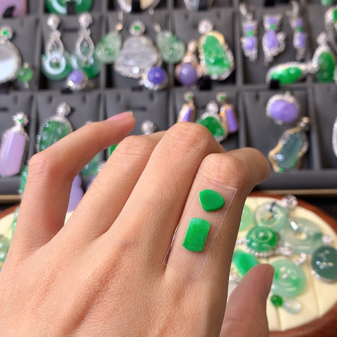 翡翠颈饰未镶嵌裸石