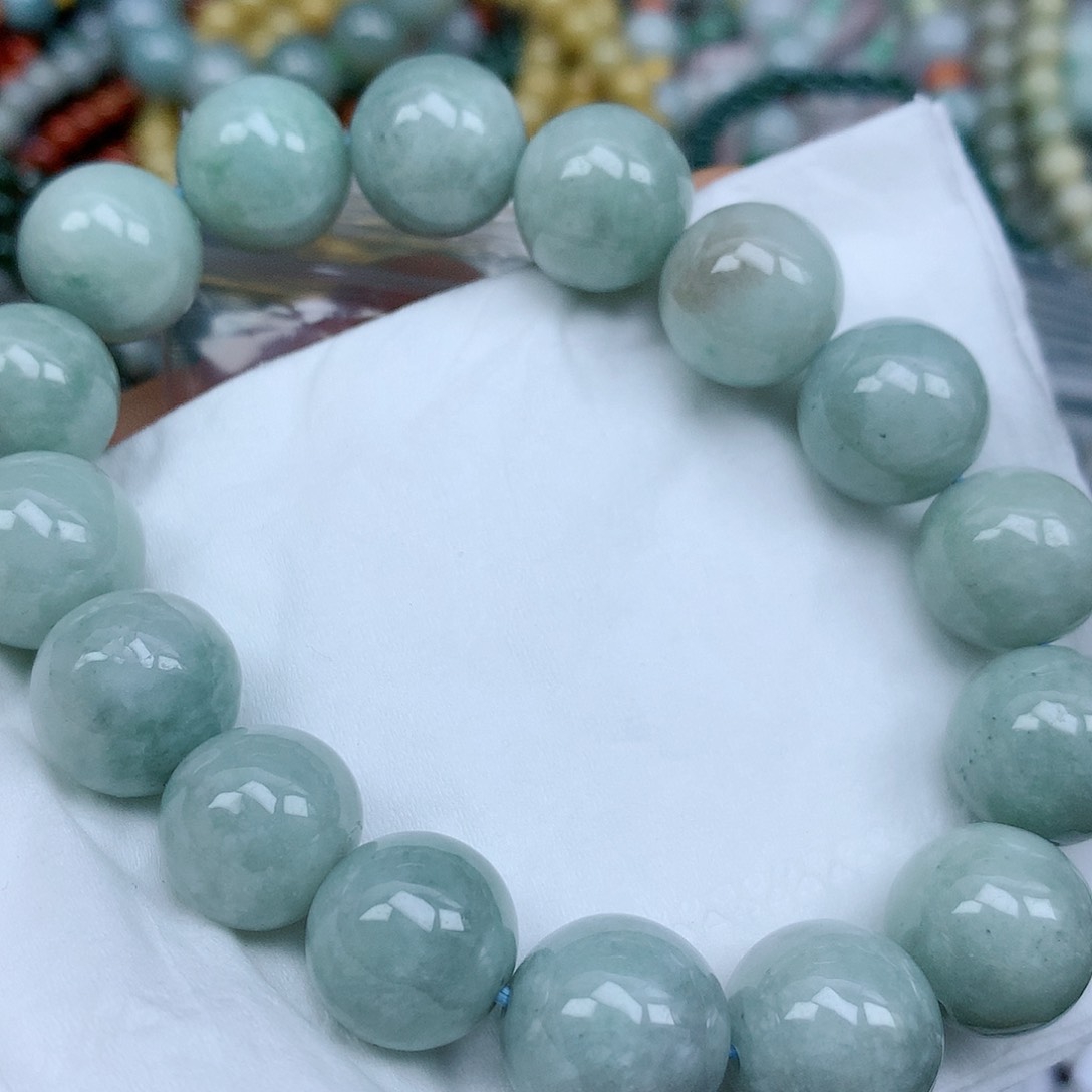 翡翠颈饰未镶嵌珠子