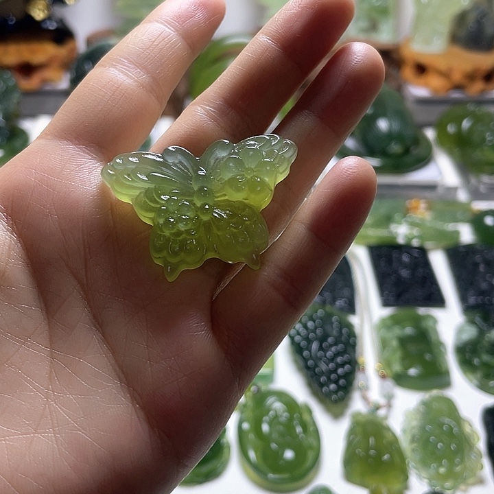 蛇纹石玉颈饰未镶嵌