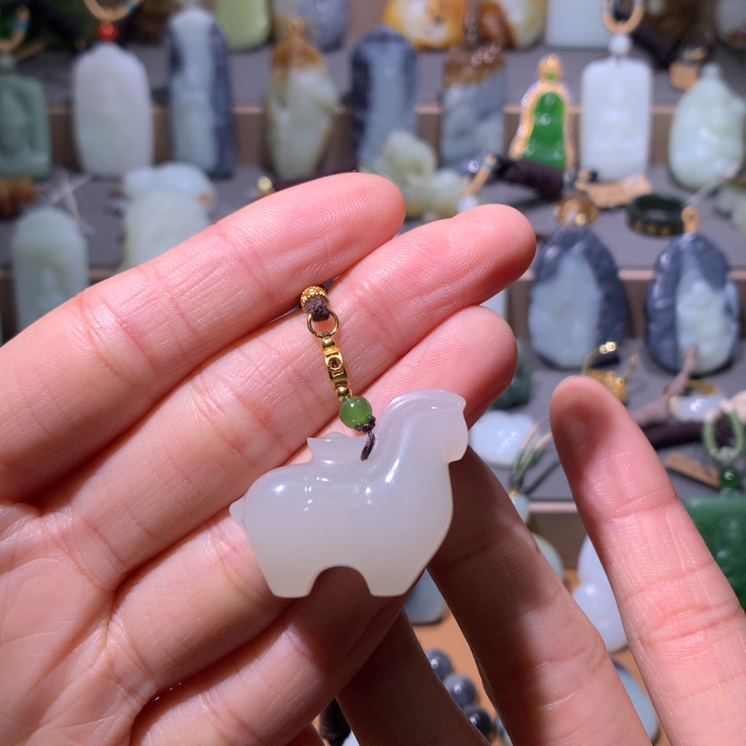 小***宝和田玉未镶嵌颈饰