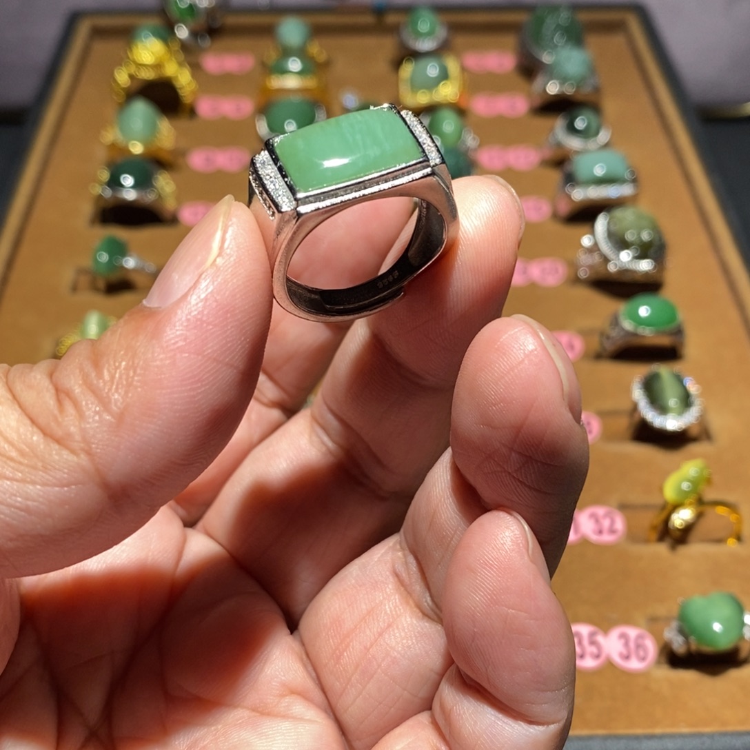 和田玉未镶嵌戒指