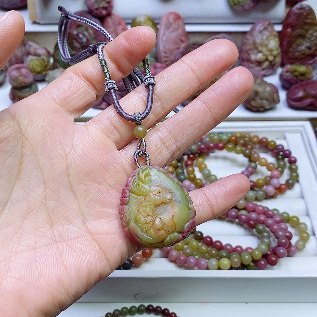 玛瑙/玉髓盐源玛瑙吊坠未镶嵌