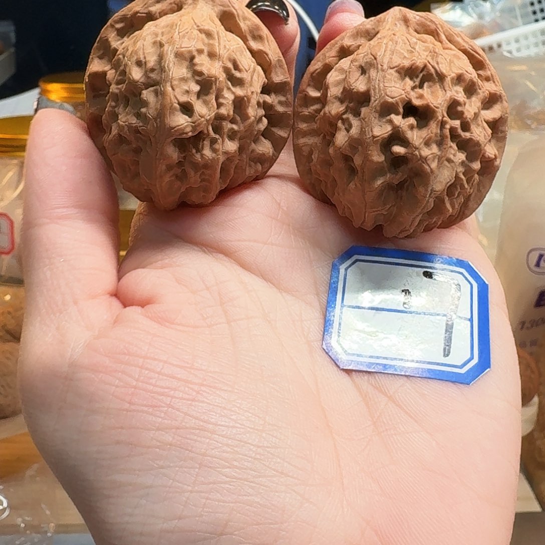 吊坠桃核金麒麟40尺