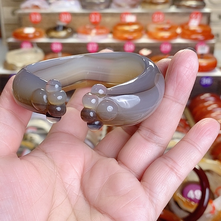 玛瑙/玉髓手镯未镶嵌马***总