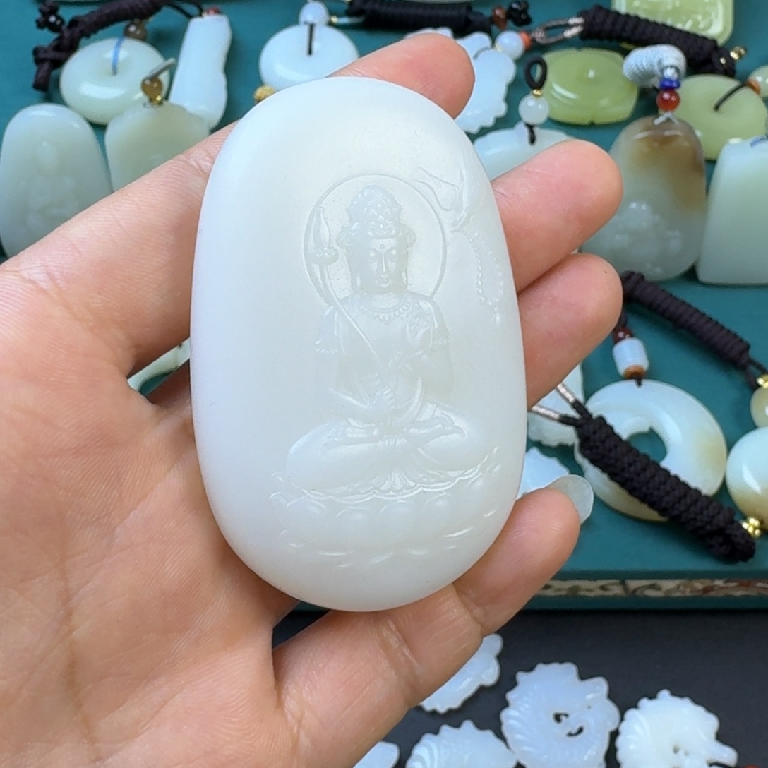 和田玉（糖玉）未镶嵌颈饰小**?