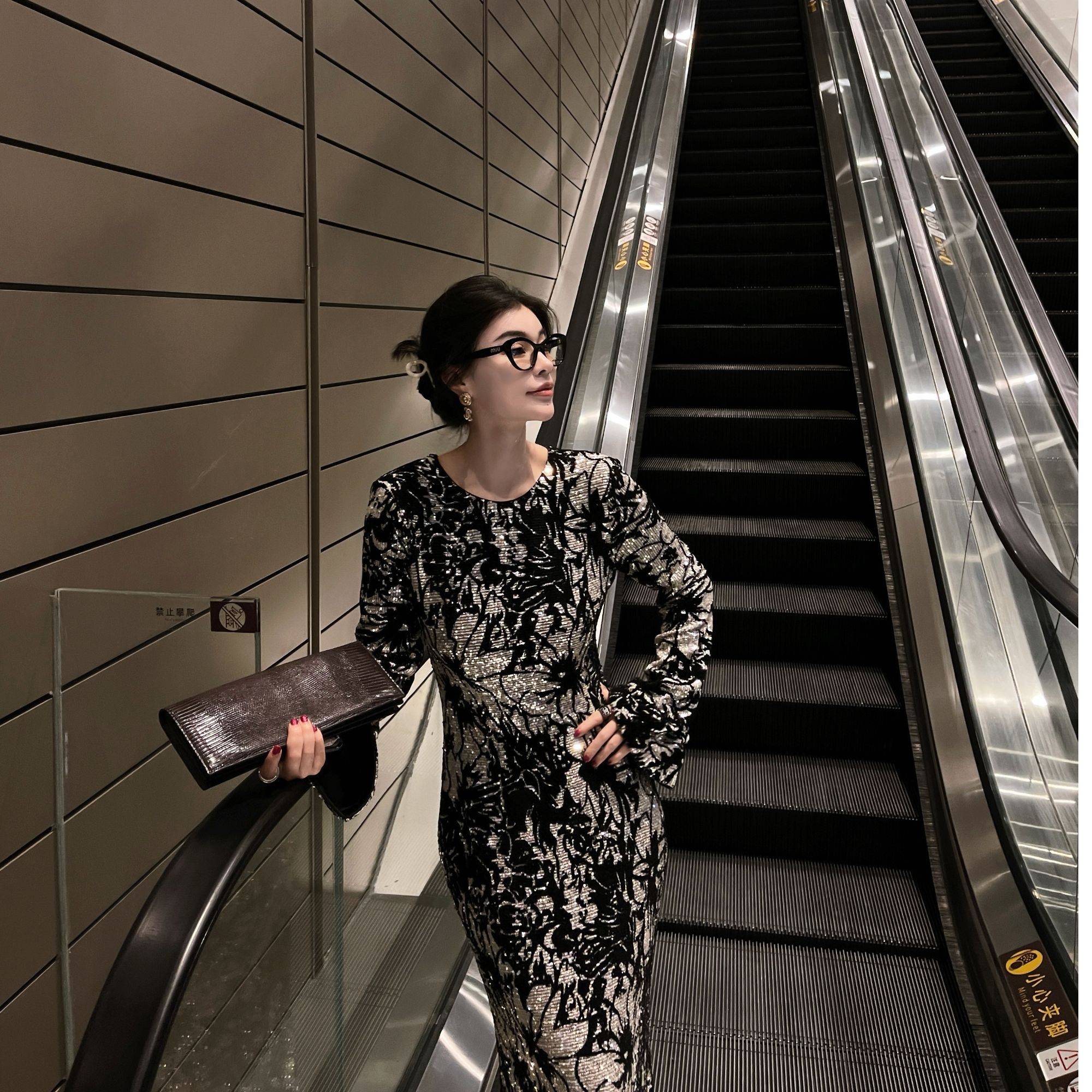 郭甜心【轻奢高定】法式小众设计感时尚露背珠片植绒连衣裙A-T967