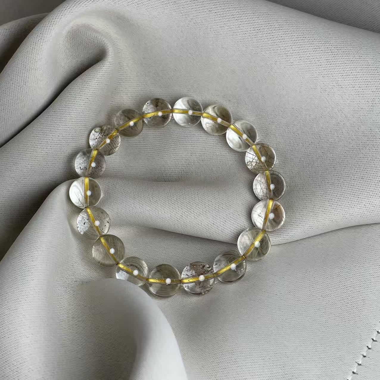 多样款式适合男女佩戴