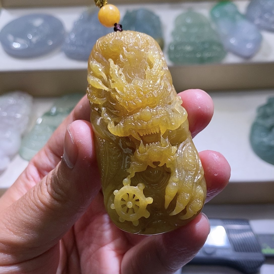 【闪购商品】翡翠颈饰未镶嵌龙牌