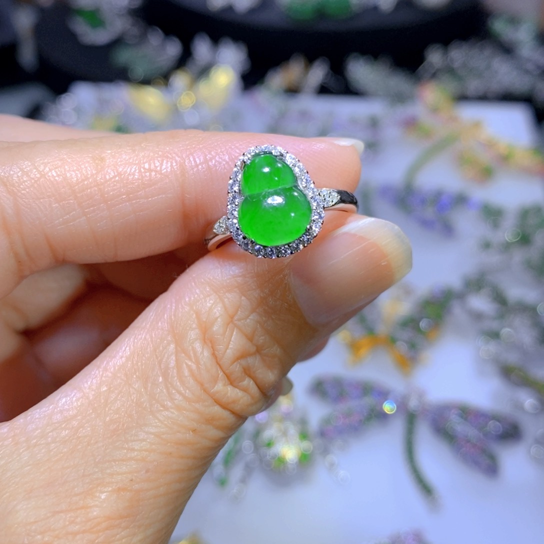 翡翠颈饰银S925镶嵌天然翡翠