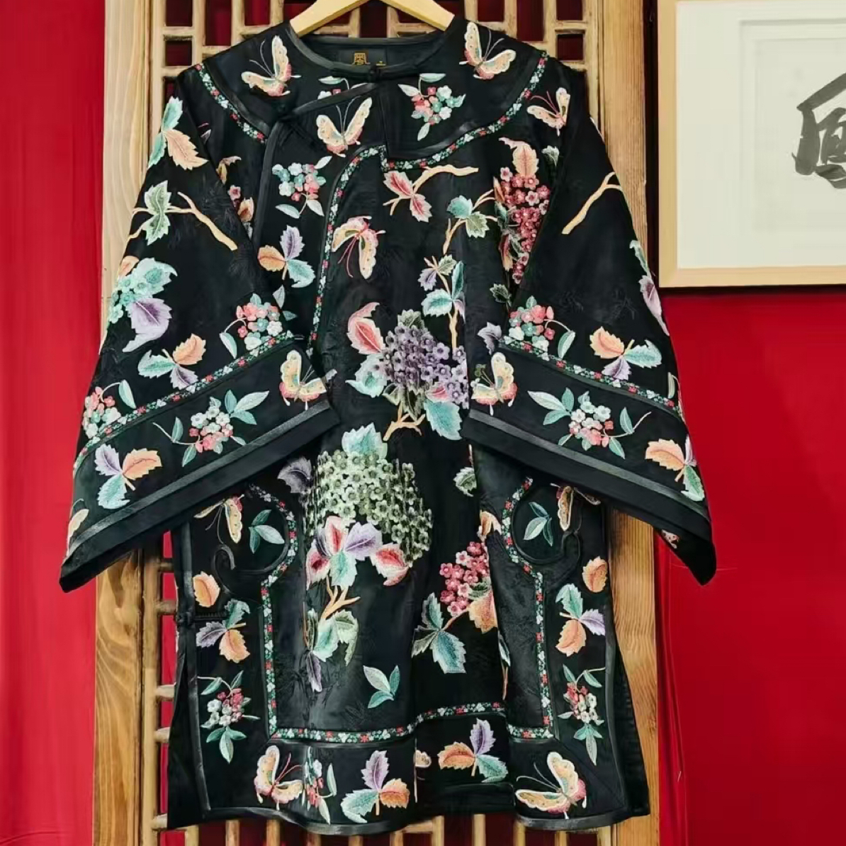 （LS665-13）凤徕兮定制黑色香香底绣球花刺绣如意斜襟盘扣太太服