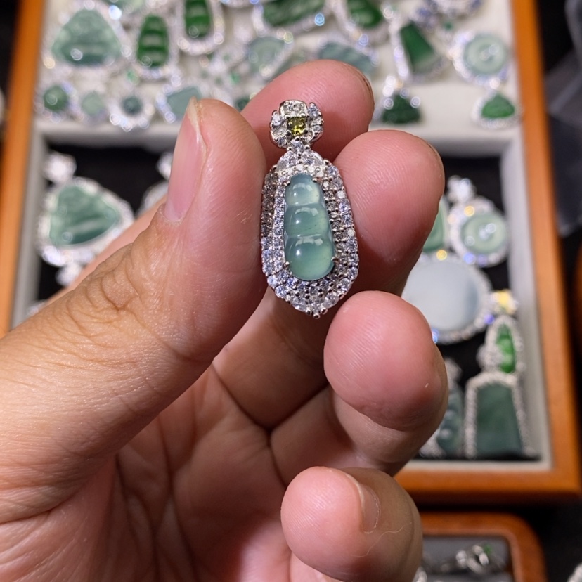 【闪购商品】翡翠颈饰未镶嵌天然