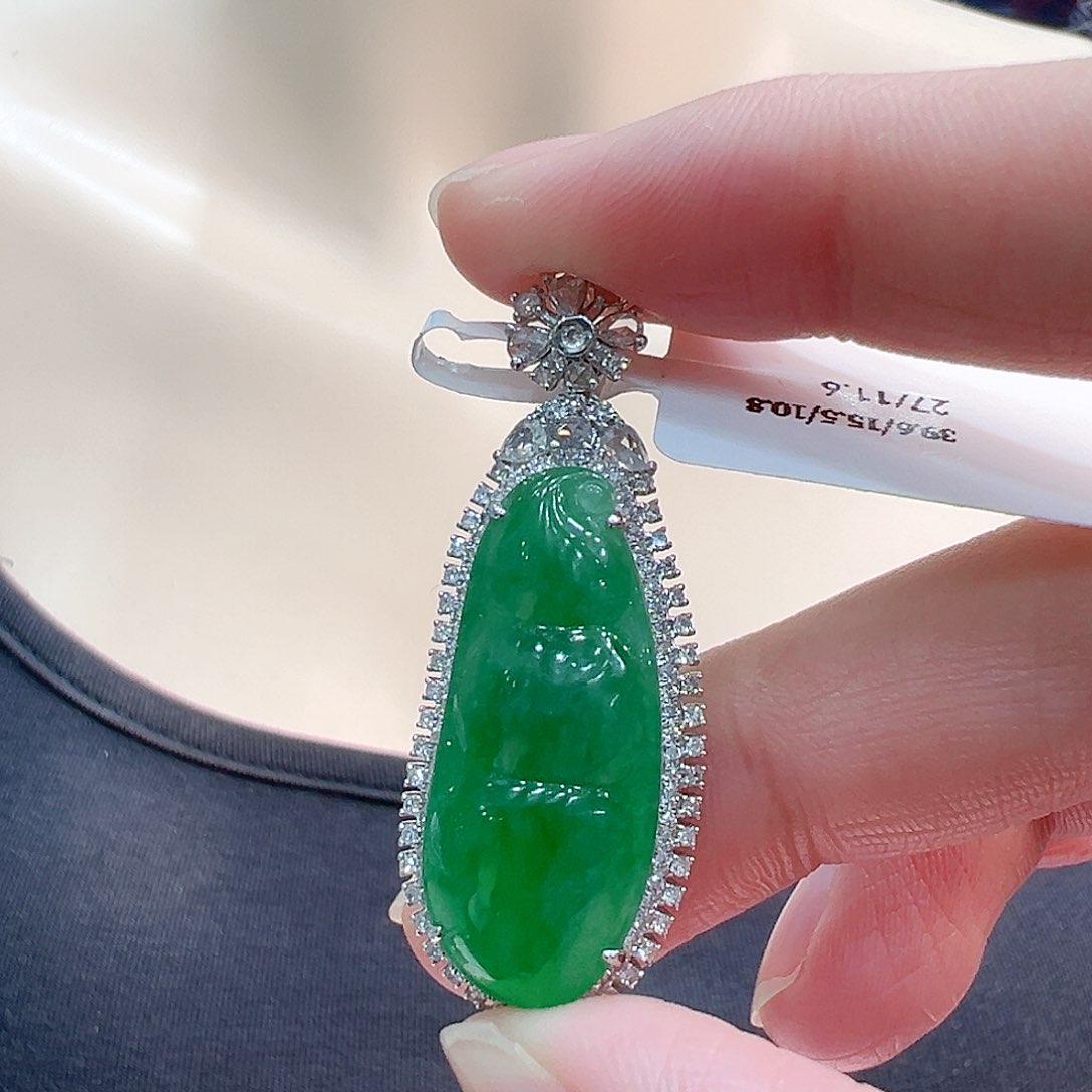 翡翠颈饰18K金镶嵌吊坠