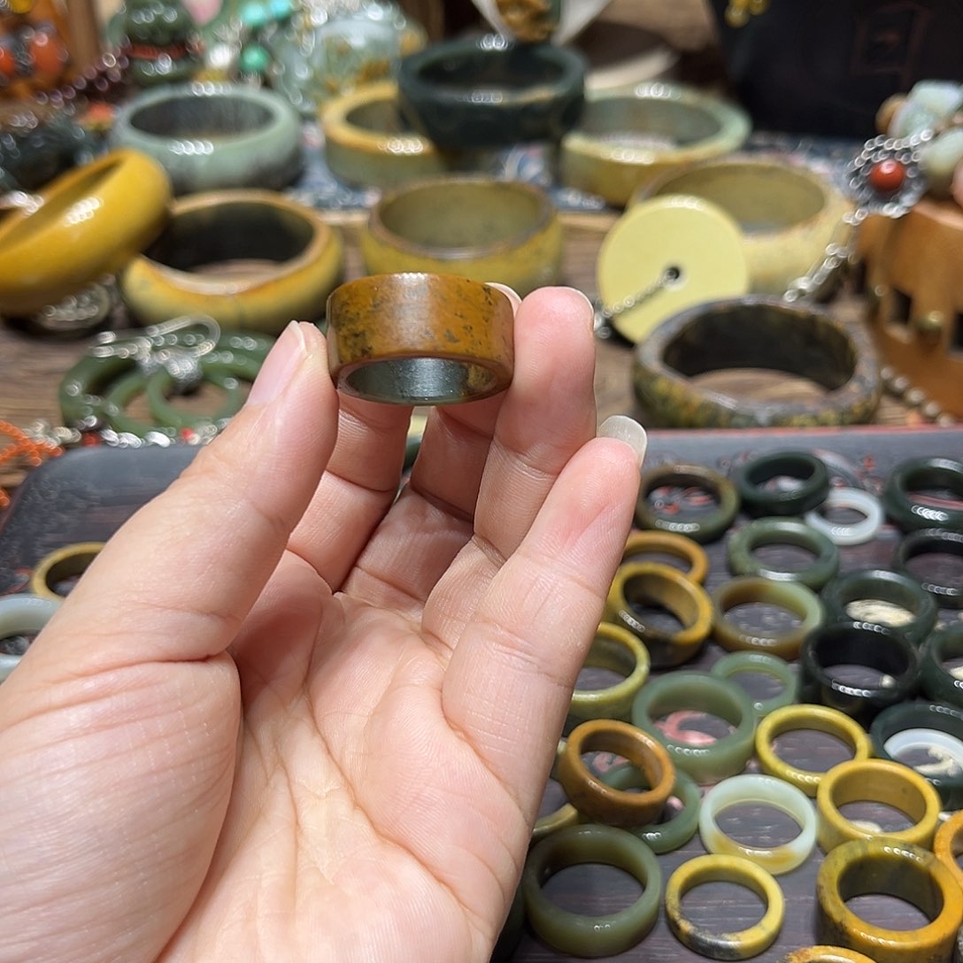 岫岩河磨玉（透闪石质玉）戒指未镶嵌改*