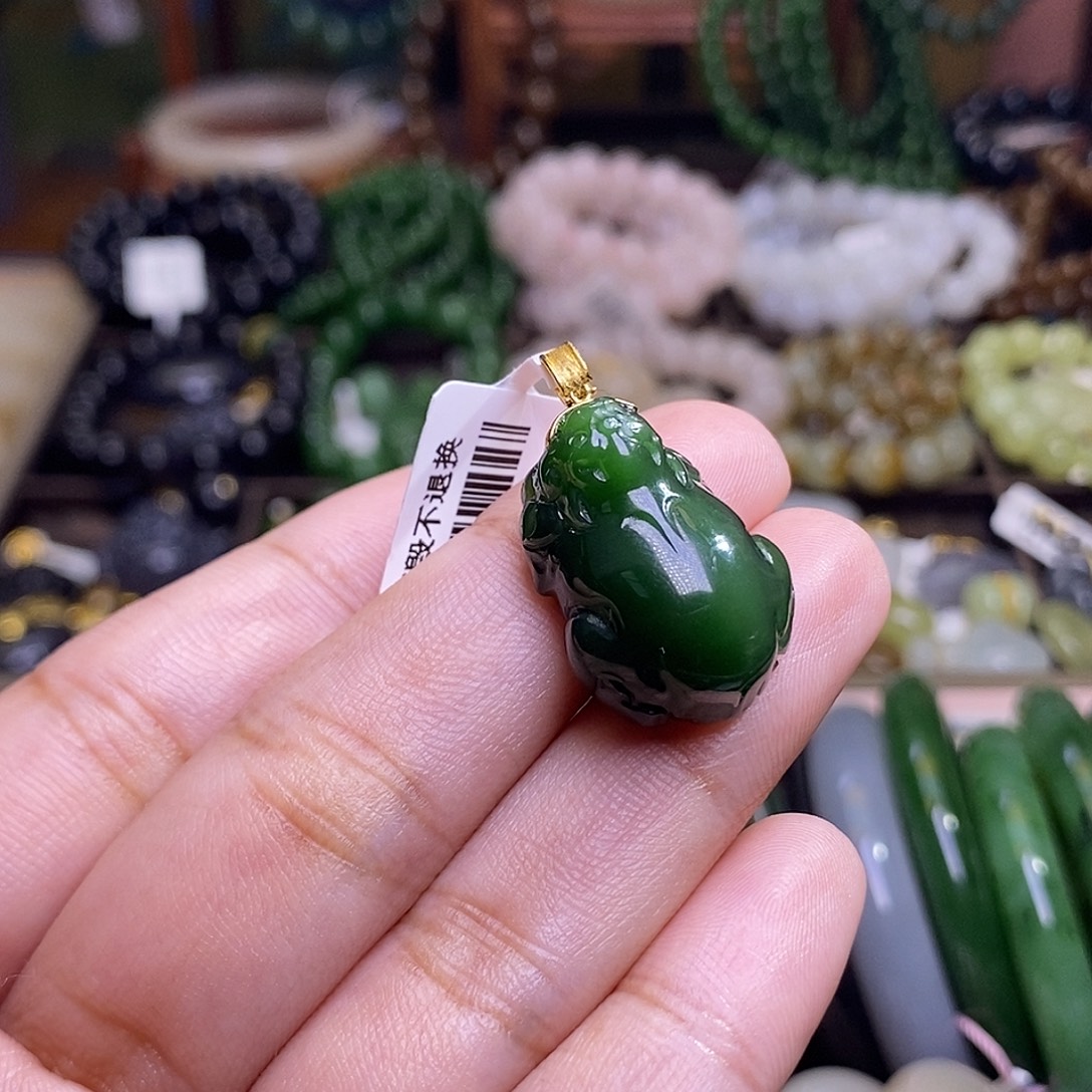 和田玉未镶嵌颈饰碧玉满色满绿老料猫眼金镶貔貅