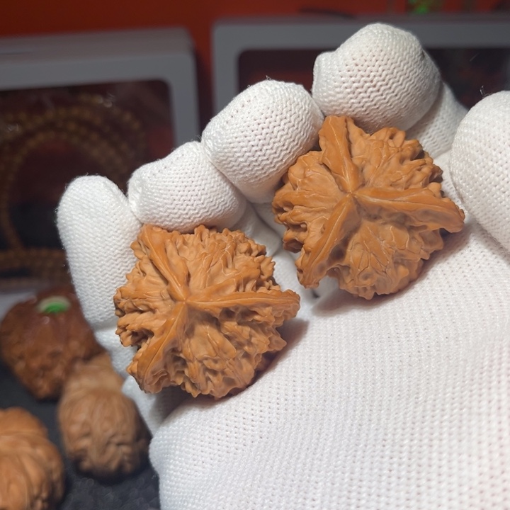 把件桃核三棱盘山