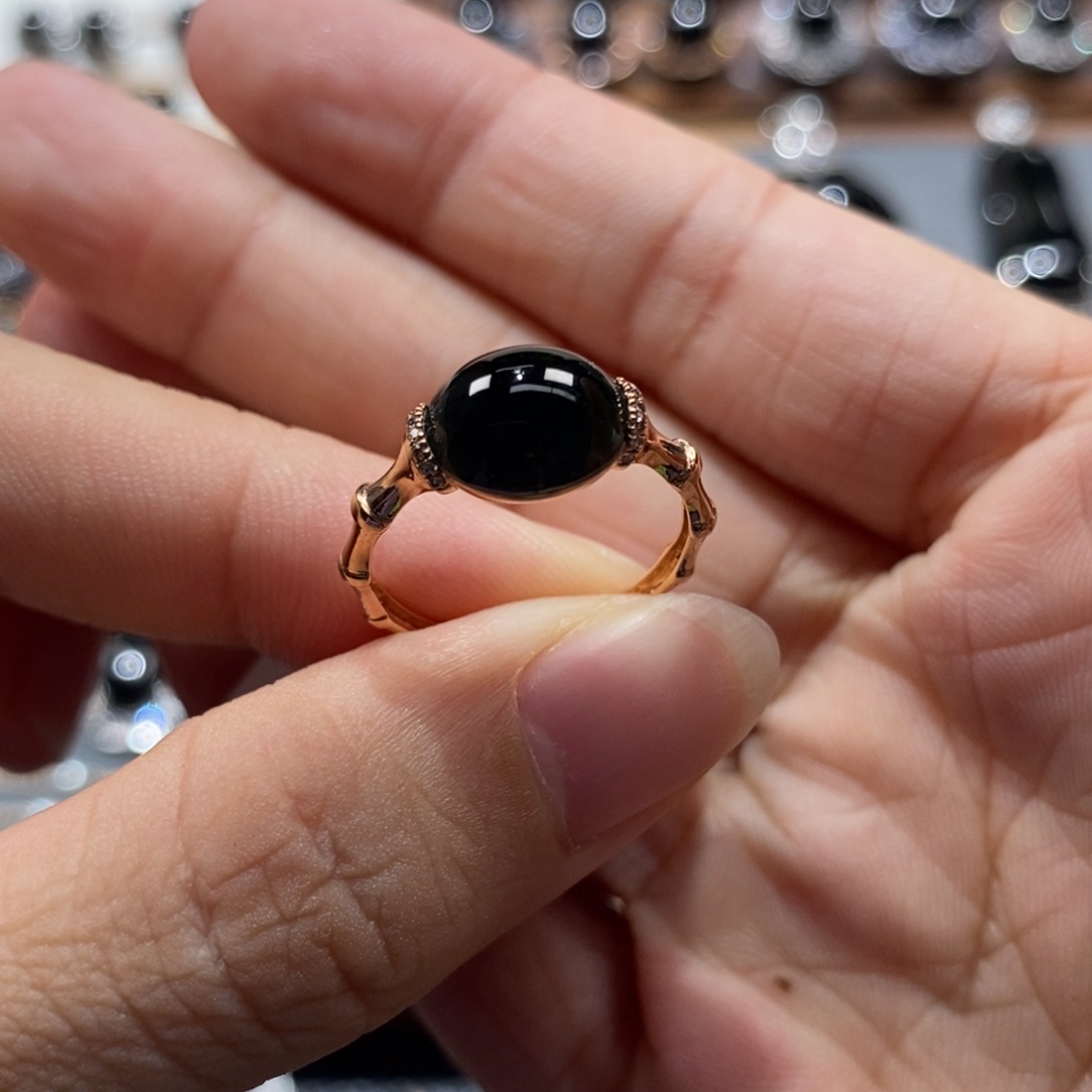 翡翠18K金镶嵌戒指