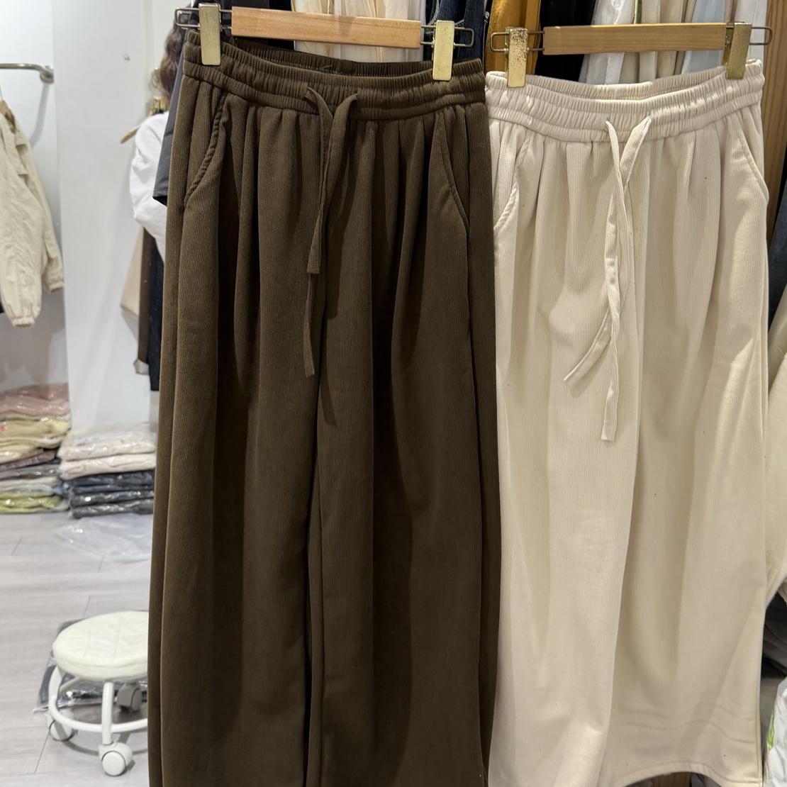 加绒加厚咖色灯芯绒阔腿裤女秋冬美拉德高腰直筒裤