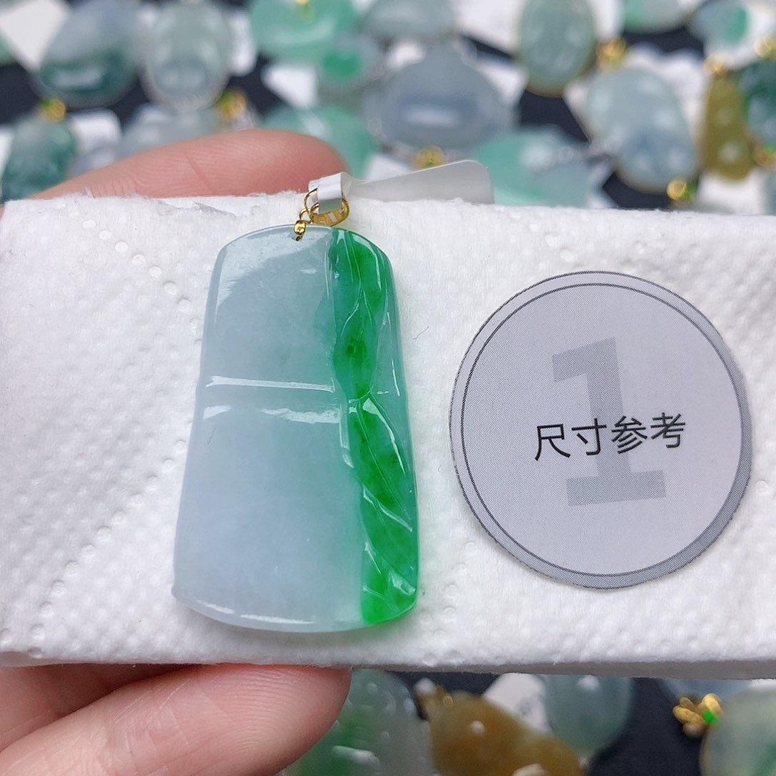 颈饰18K金镶嵌翡翠天然缅甸A货翡翠