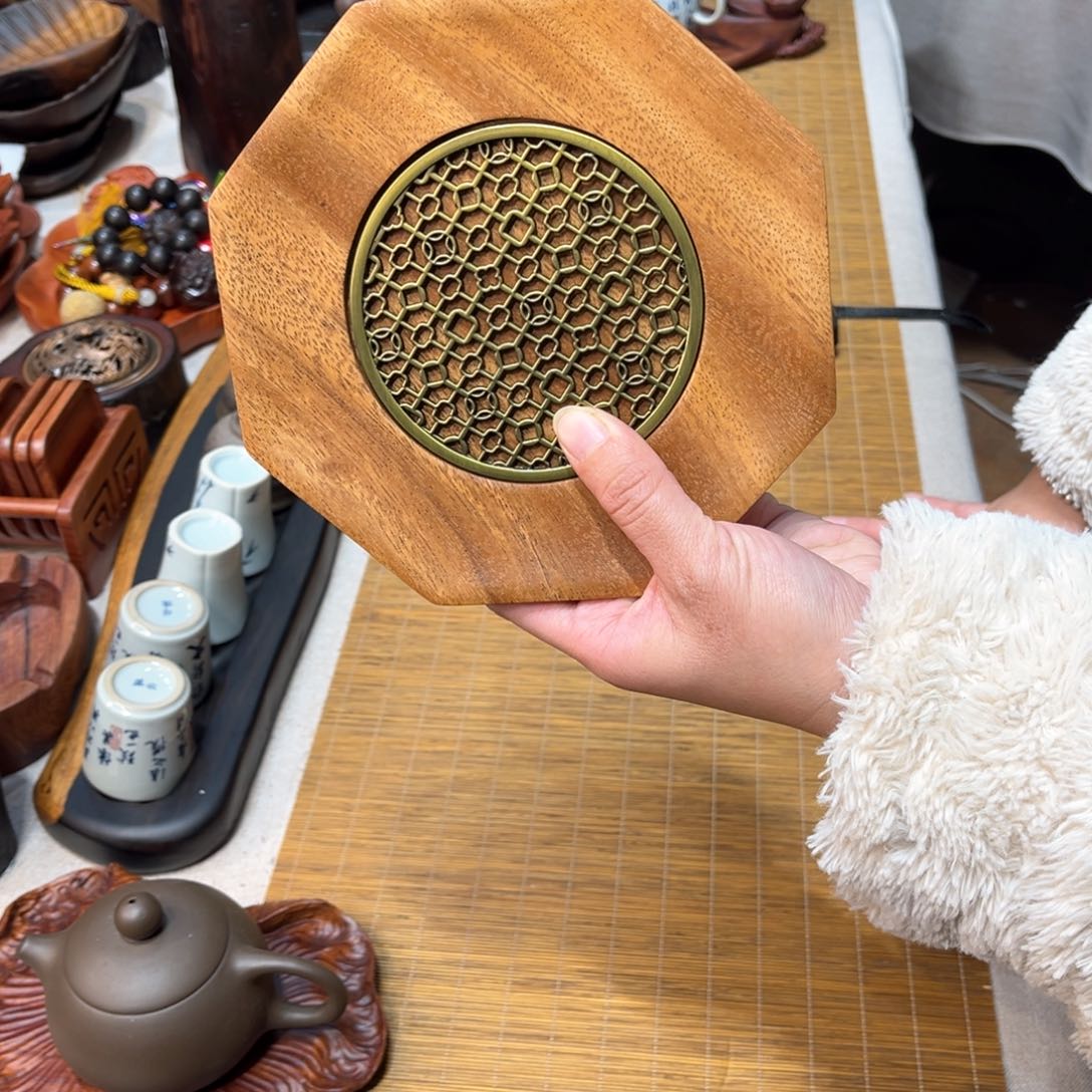 南美胡桃木八角壶承