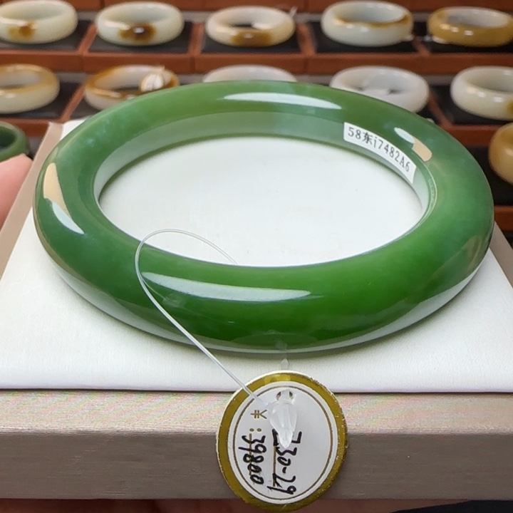 和田玉未镶嵌手镯辣绿胖圆条58.2渐变上新