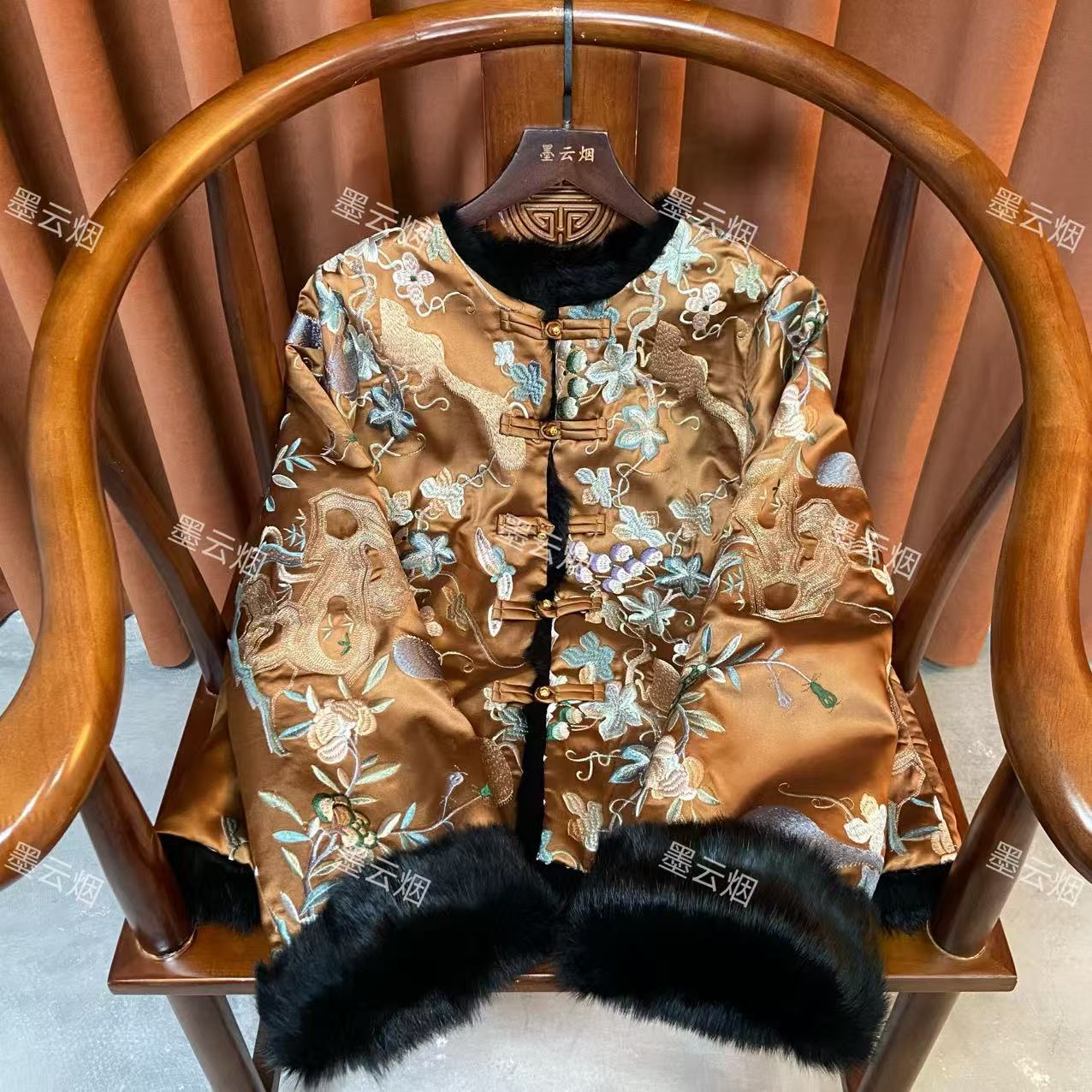 【花松】新中式双面穿桑蚕丝兔毛刺绣系扣时尚潮流女装秋冬款中国风