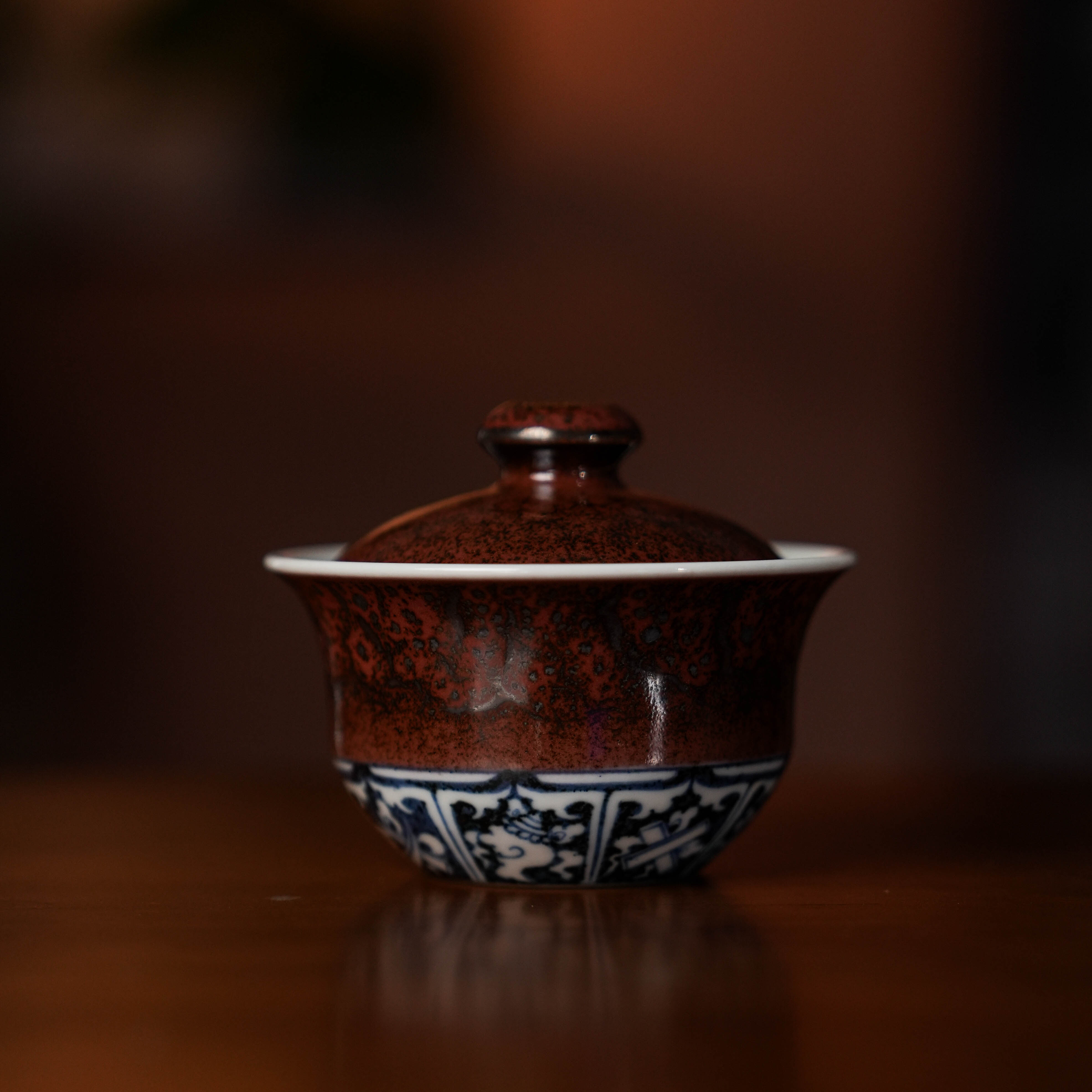 《畅怀堂》枣皮红八宝陀螺盖碗