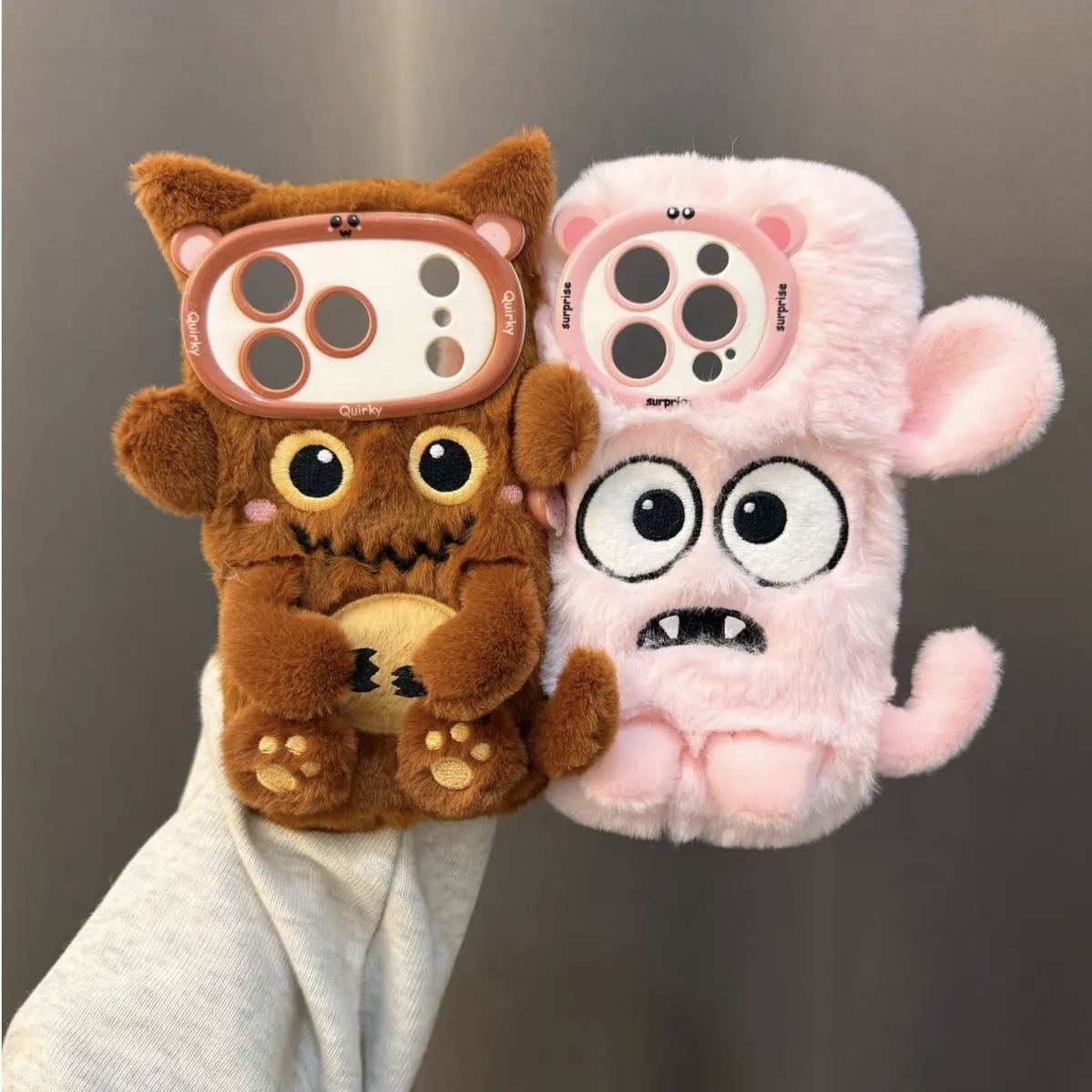 苹果|毛绒小怪兽尾巴秋冬ins韩适用iPhone17可爱棕色毛球16手机壳