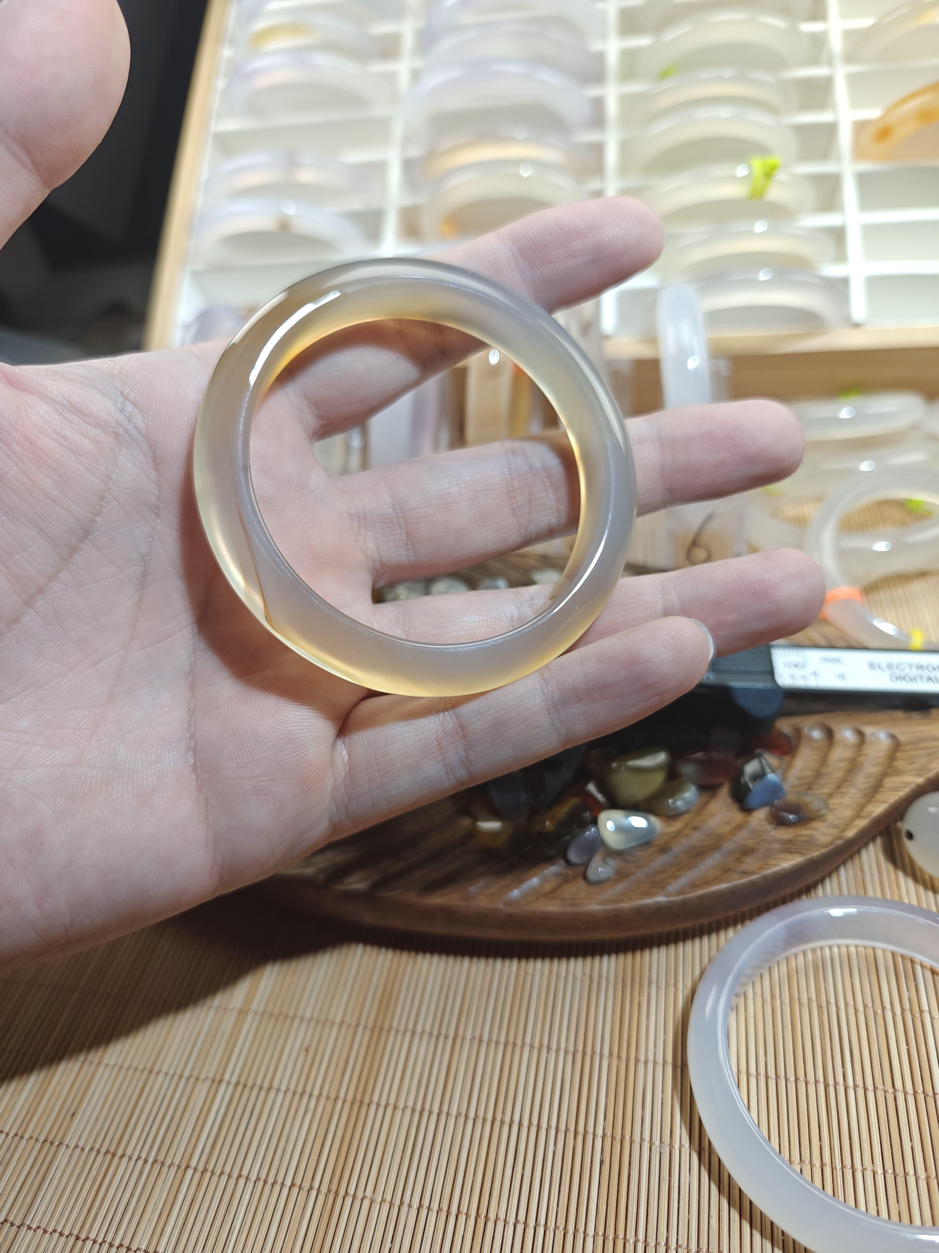 天然玛瑙手镯嘎嘎好