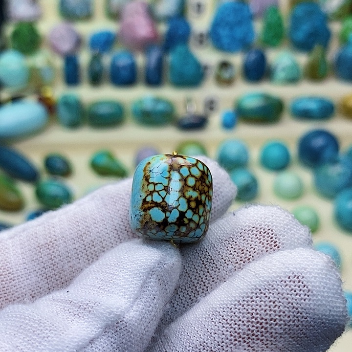 绿松石配饰未镶嵌