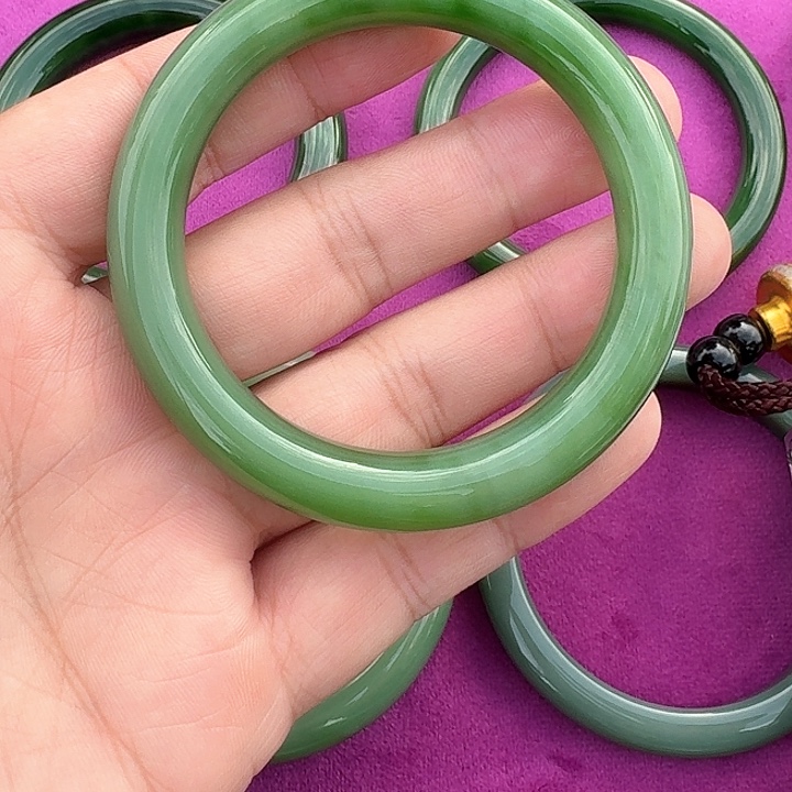 和田玉（碧玉）未镶嵌手镯