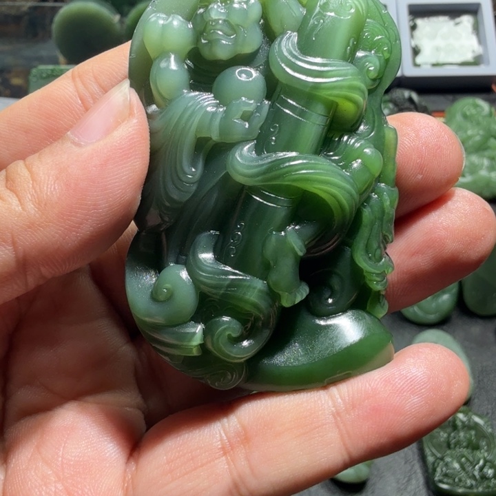 和田玉（碧玉）未镶嵌颈饰和田玉碧玉降龙罗汉