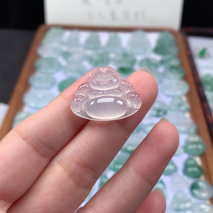 颈饰未镶嵌翡翠冰种佛公