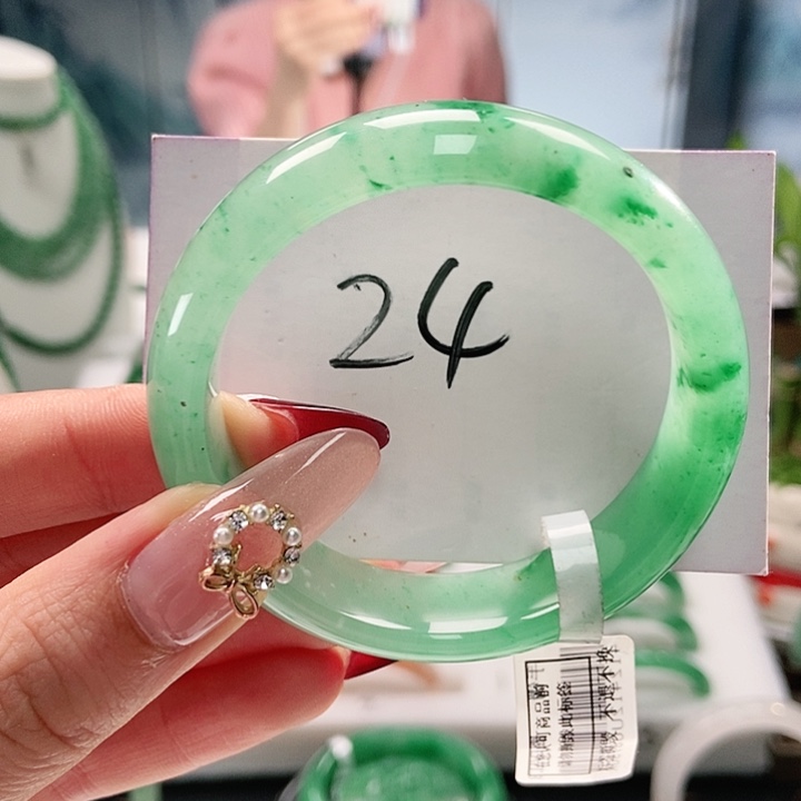 石英质玉手镯未镶嵌天然A货非洲翠手镯