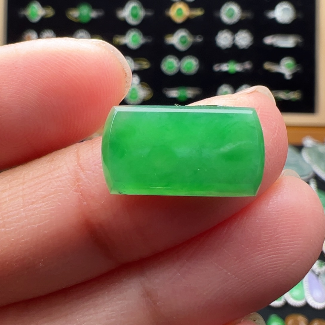 翡翠未镶嵌颈饰牌