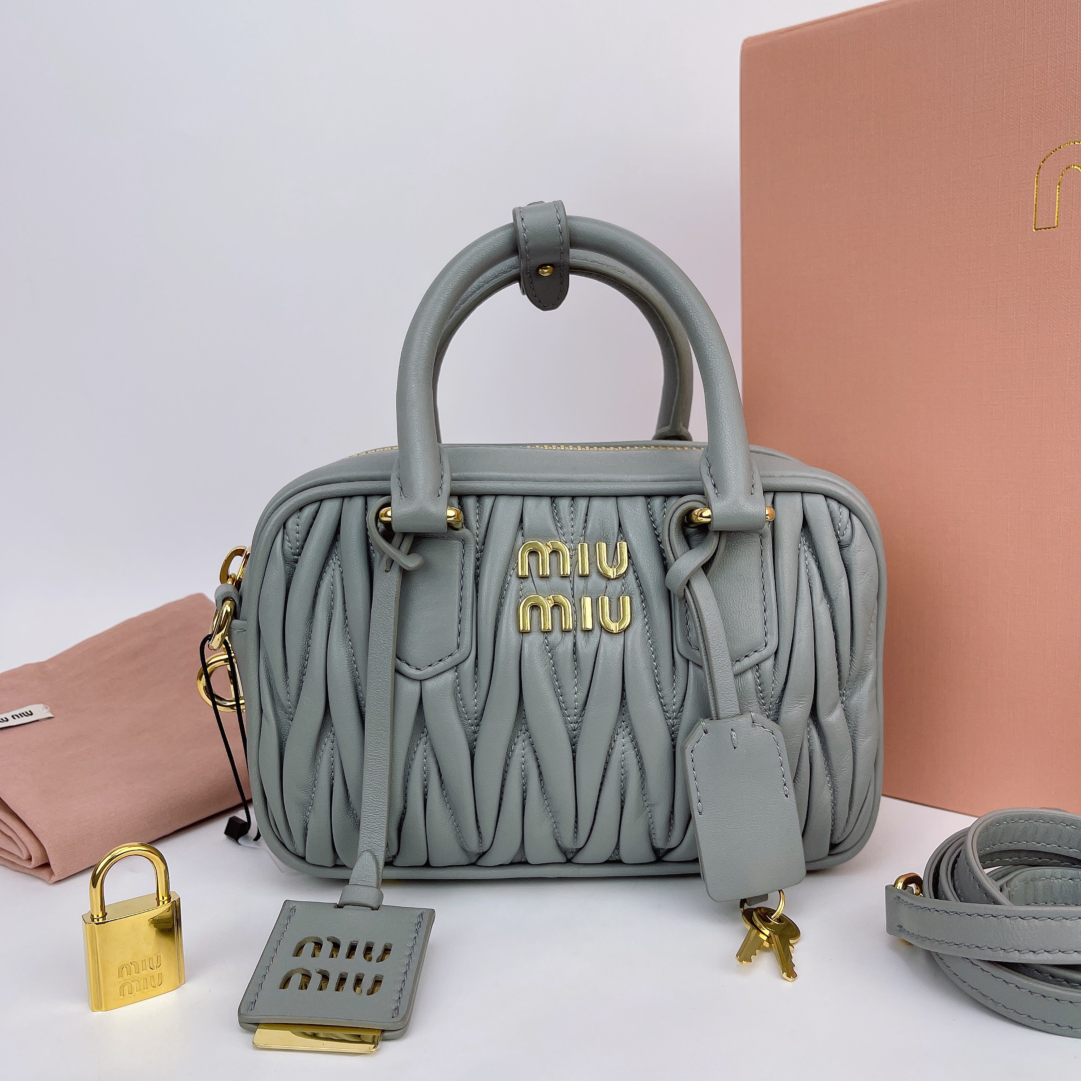 95新 MIU MIU/缪缪 miumiu斜挎包底长20 M326