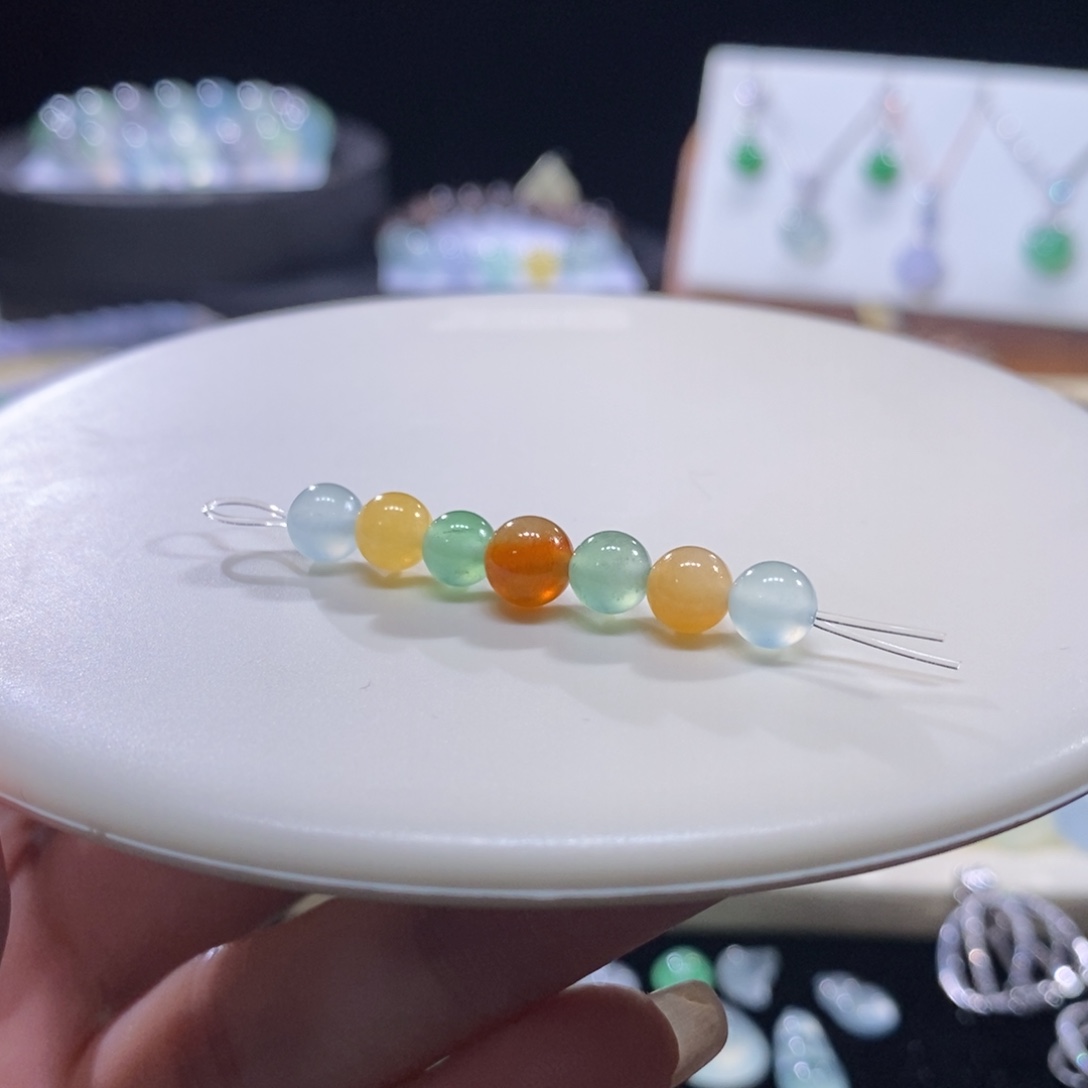 翡翠未镶嵌颈饰冰彩色小珠一组