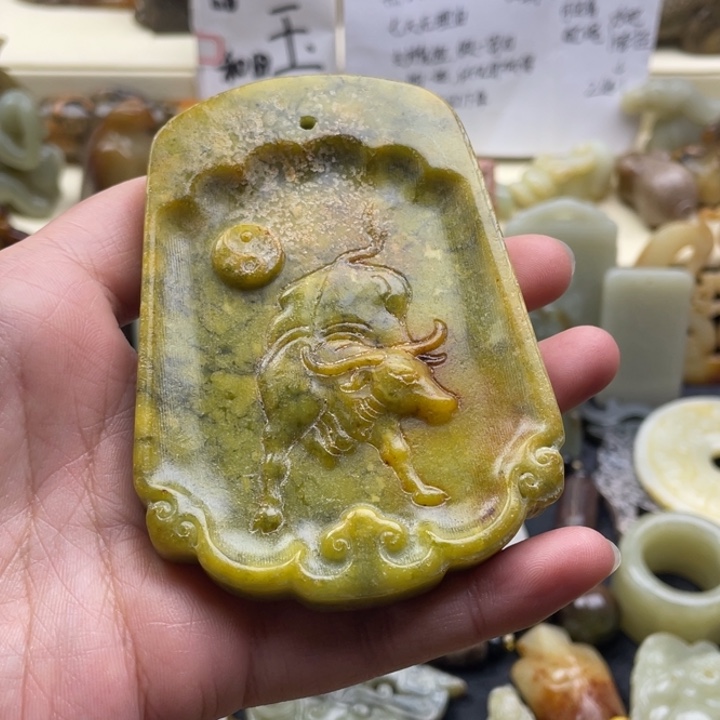 蛇纹石玉颈饰未镶嵌93