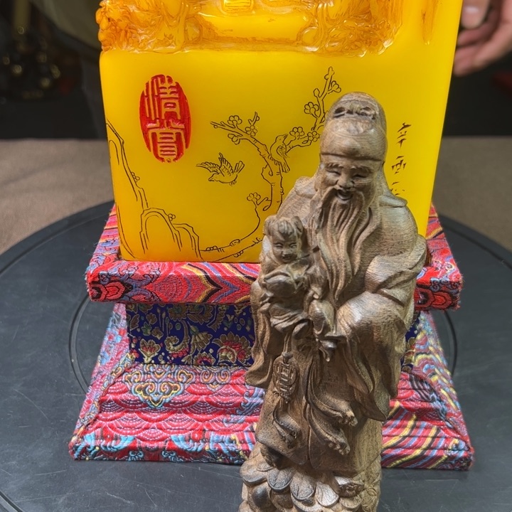 精品摆件工艺品等