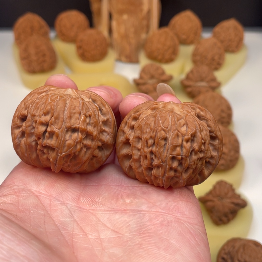 T***h文玩核桃吊坠山地磨盘