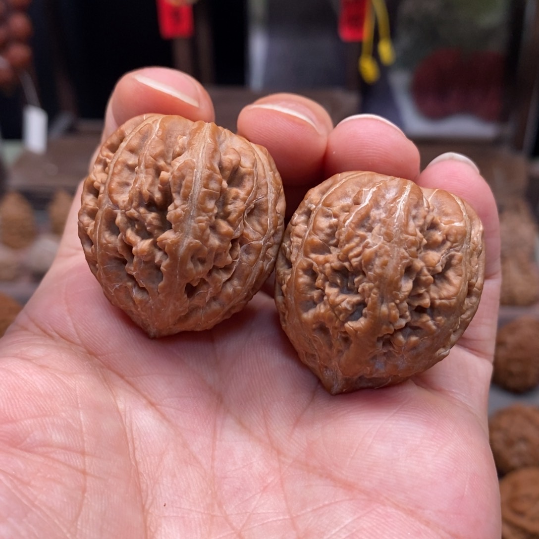 文玩核桃把件蚂蚁绣球