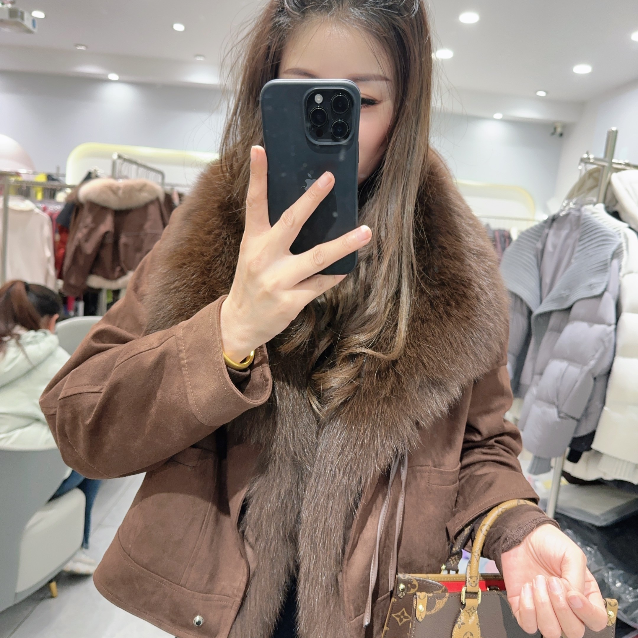 洋气双拉链带绳大毛领羽绒服